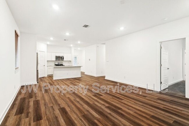 Building Photo - 40341 Cara Mae St