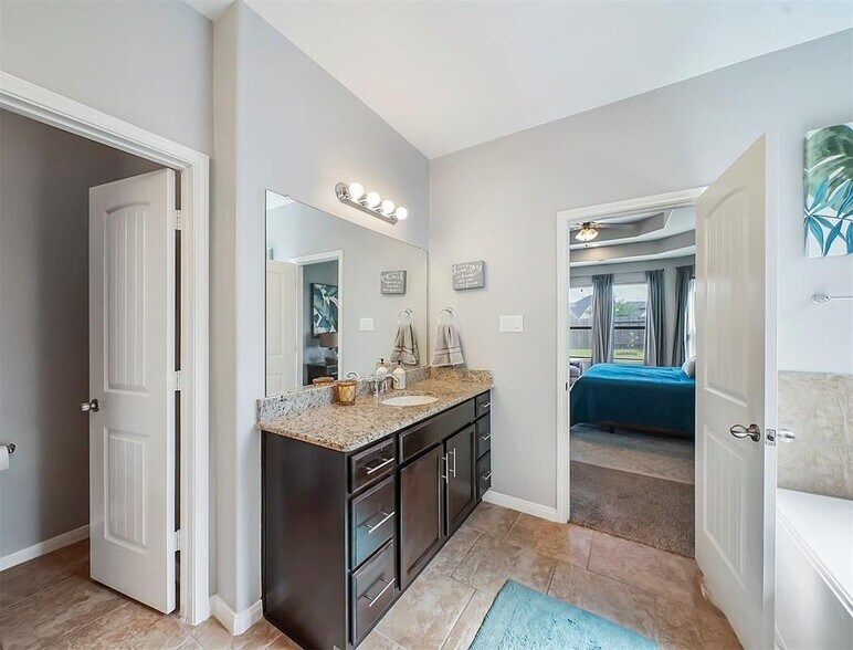 Building Photo - 28710 Brownwood Lake Dr