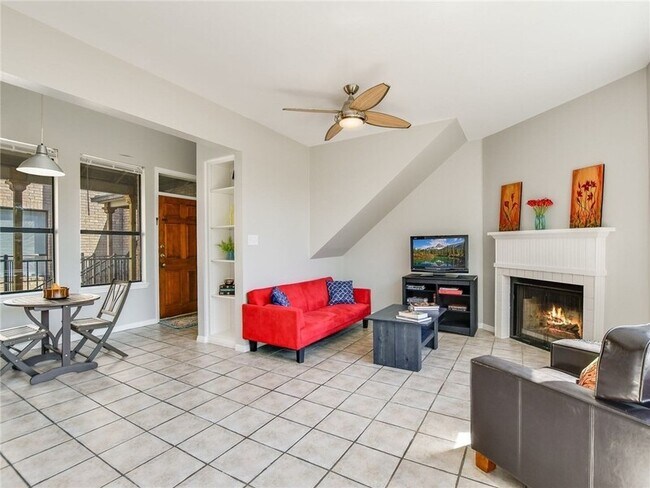 Building Photo - 611 E 45th St