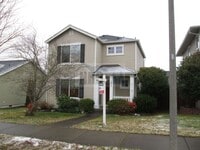 Building Photo - Stunning and cozy house in Dupont!