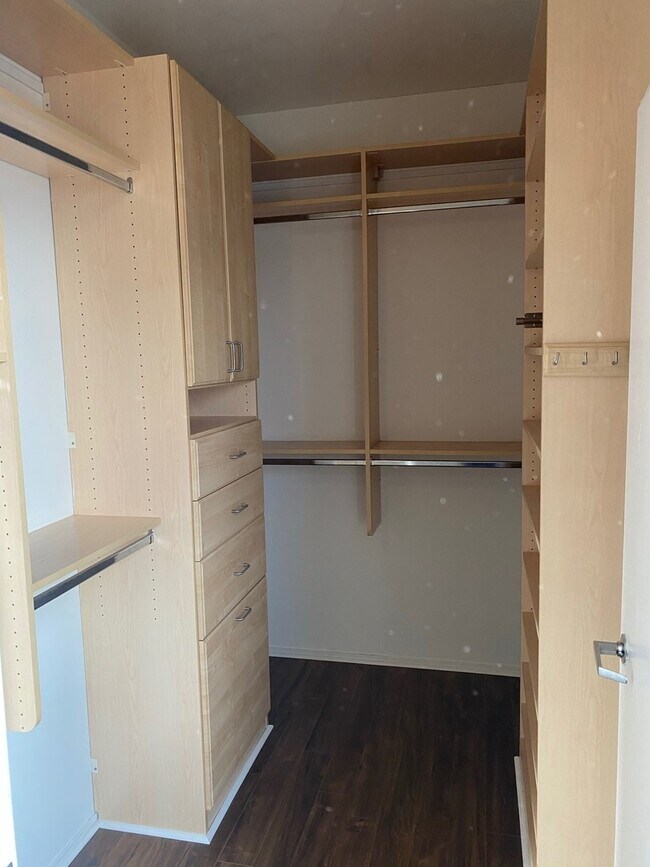 Building Photo - 330 N Jefferson St