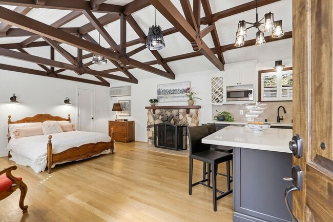 Building Photo - Epic custom remodel on this 1930s Spanish-style home near Downtown Willow Glen!