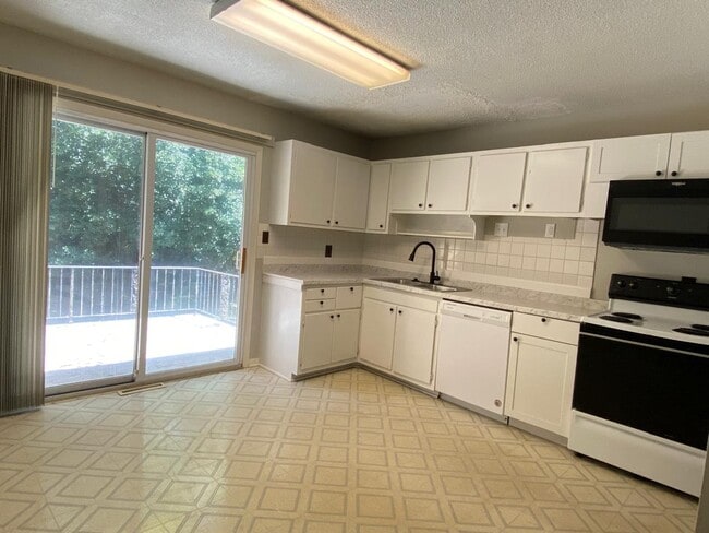 Building Photo - 521 Blendwood Dr