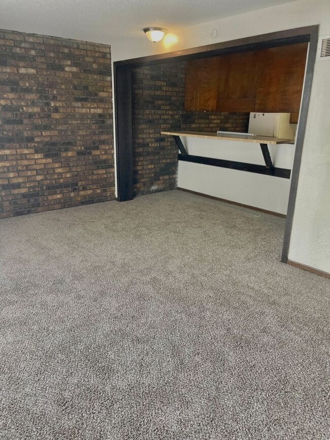 Building Photo - Spacious All Electric Townhome Near Downtown Independence