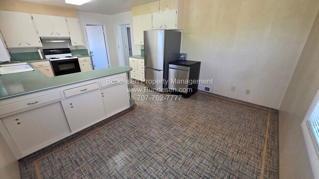 Building Photo - Spacious West Side Petaluma Home for Rent