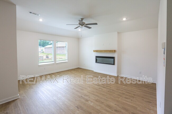 Building Photo - 203 Collie Ave
