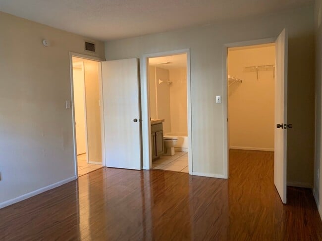 Building Photo - 3bed/2bath off 42nd st by USF! Only $1580/...