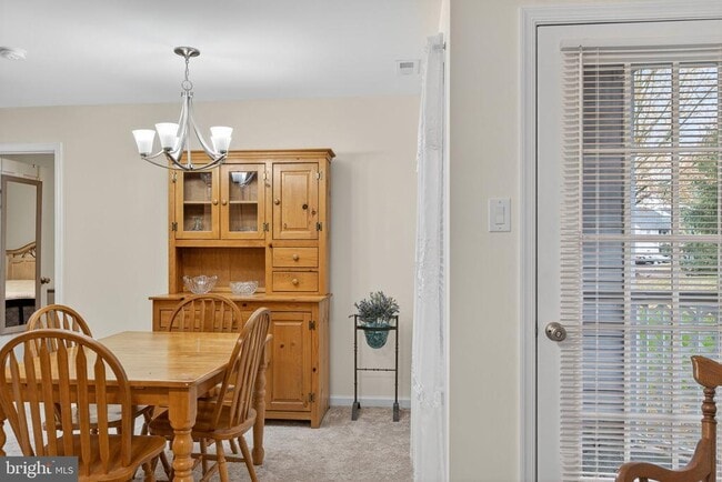 Building Photo - 511 Diamond Dr