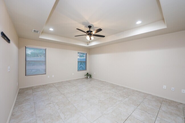 Building Photo - 704 Mercado Ln
