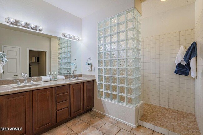 Building Photo - 41520 N River Bend Ct