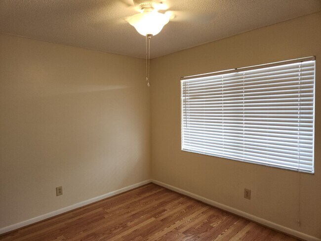 Building Photo - Cute 2 bedroom Apartment for rent