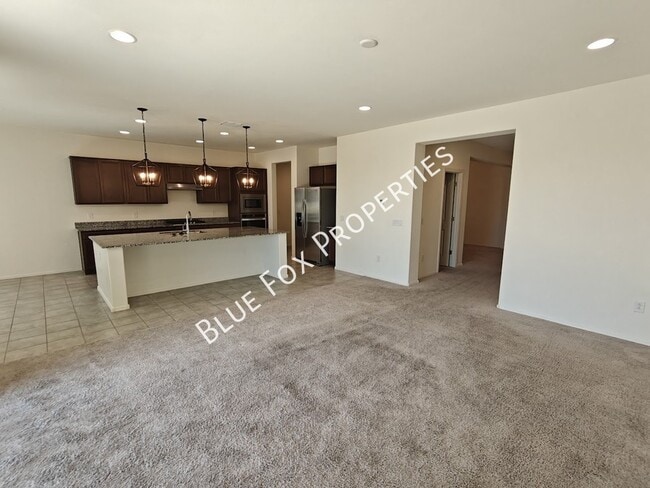 Building Photo - 5525 W Lazy Farm Dr