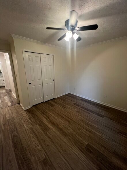 Building Photo - 10702 Ashview Dr