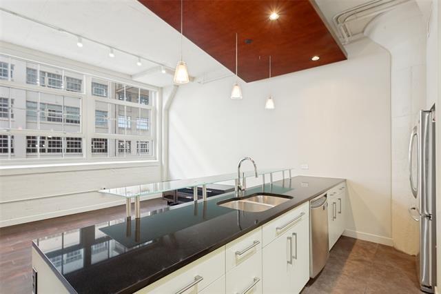 Building Photo - 2600 W 7th St