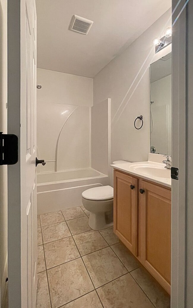 Building Photo - Three Bedroom House with Gated Backyard