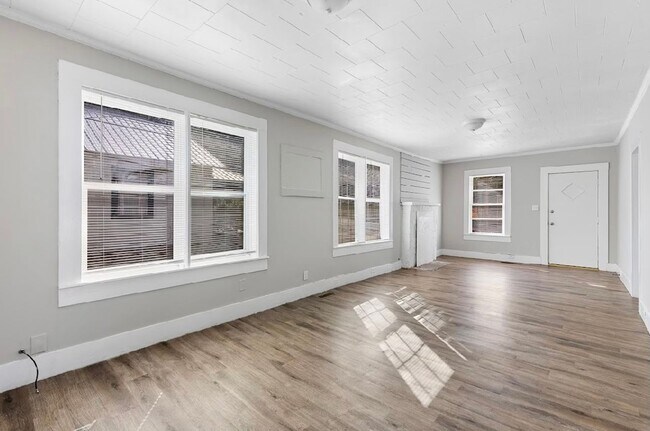 Building Photo - 621 Fairfax Ave