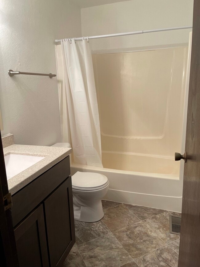 Building Photo - 2205 Stoneybrook Rd