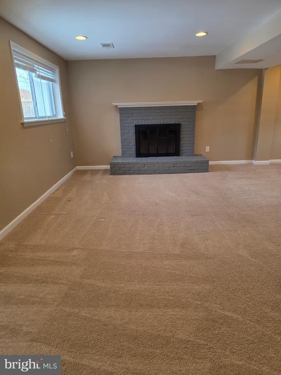 Building Photo - 6212 Thomas Dr