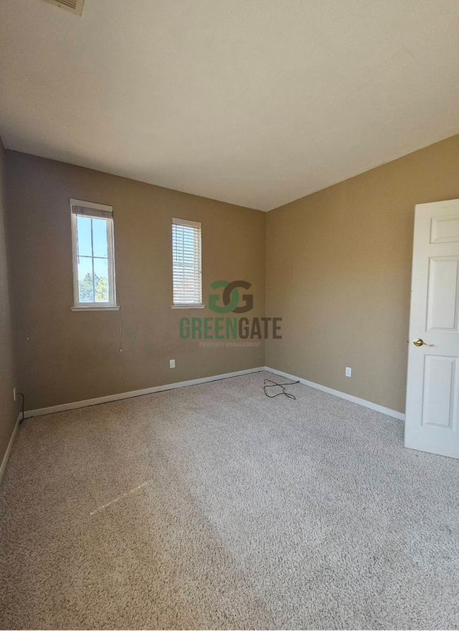 Building Photo - Price Reduced! 4 Bedroom 3 Bath Home is No...