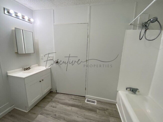Building Photo - Affordable 3-Bedroom Mobile Home in Sulphu...