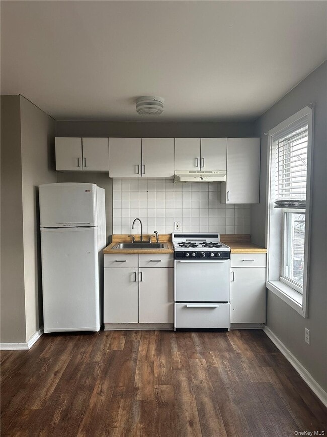 Building Photo - 26 Main St