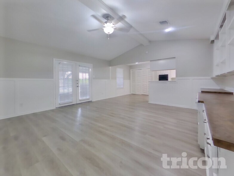 Building Photo - 902 Lanell St