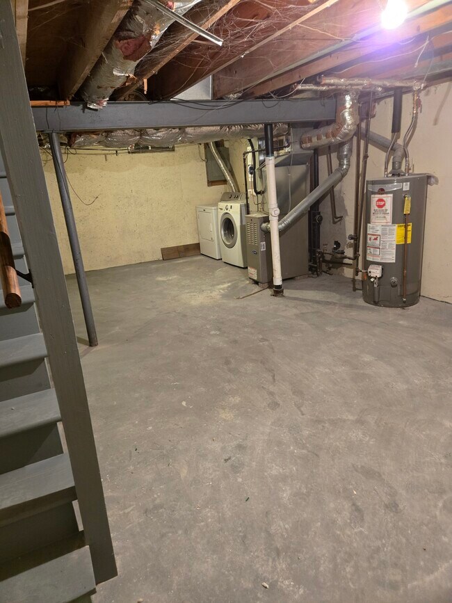 Building Photo - 773 Wanda Ave