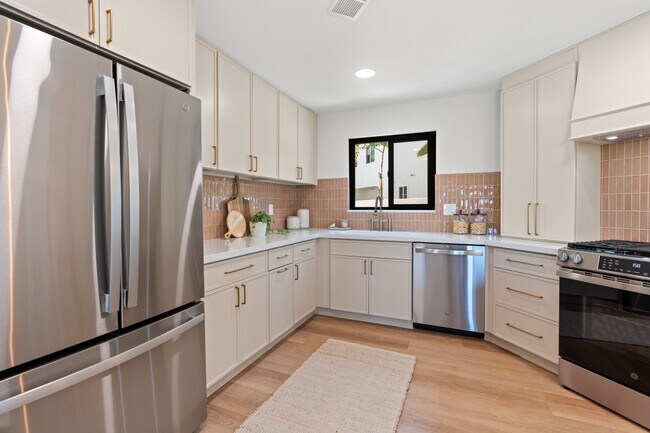 Building Photo - 6803 El Fuerte St