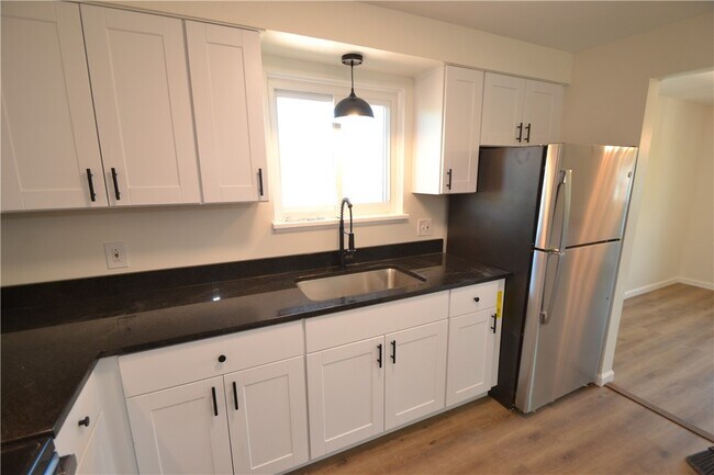 Building Photo - 405 Garfield Ave