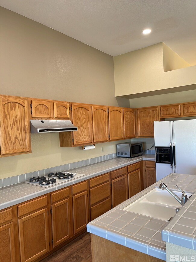 Building Photo - 4875 Crestside Dr