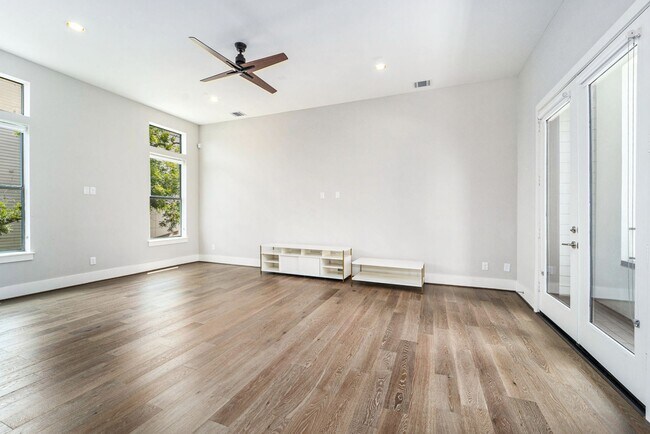 Building Photo - 1507 Truxillo St