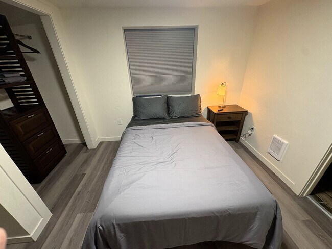 Building Photo - 720 N 10th St