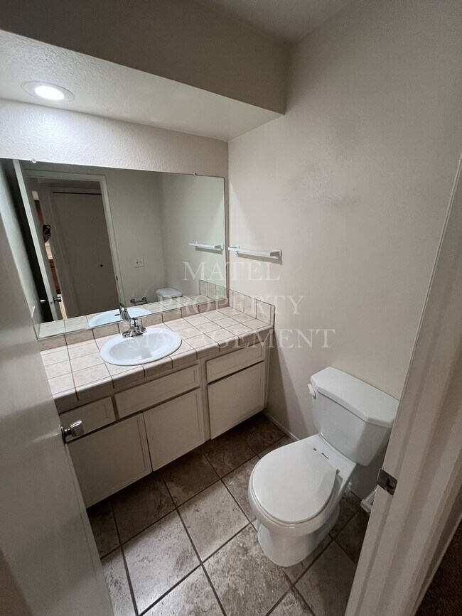 Building Photo - COLO370