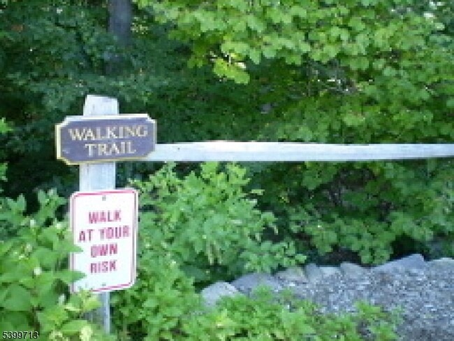 Building Photo - 5222 Richmond Rd