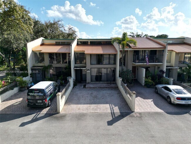 Building Photo - 741 E Coco Plum Cir