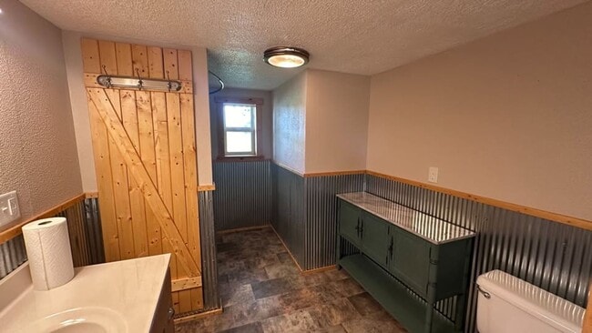 Building Photo - Beautifully Updated Country Home in Iuka, IL