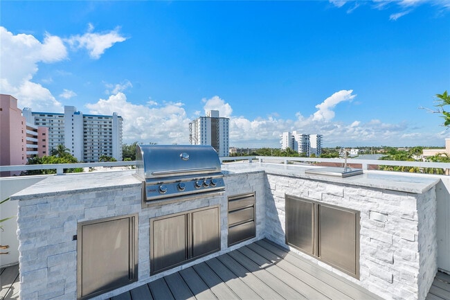 Building Photo - 3270 NE 15th St