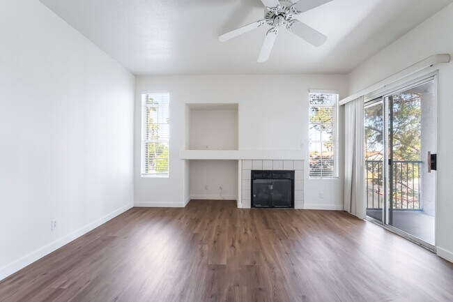Building Photo - 2 bedroom remodeled condo in the Henderson...