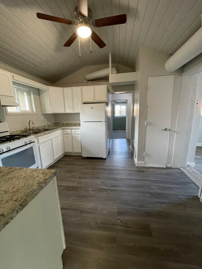 Building Photo - Barelas