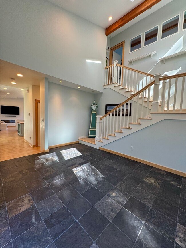 Building Photo - This gorgeous Bainbridge home is available with flexible lease terms starting July 10th