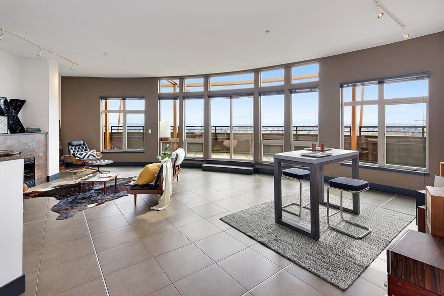 006 - Lawrence Lofts