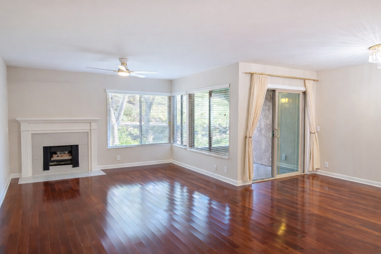 Building Photo - 10425 Caminito Cuervo