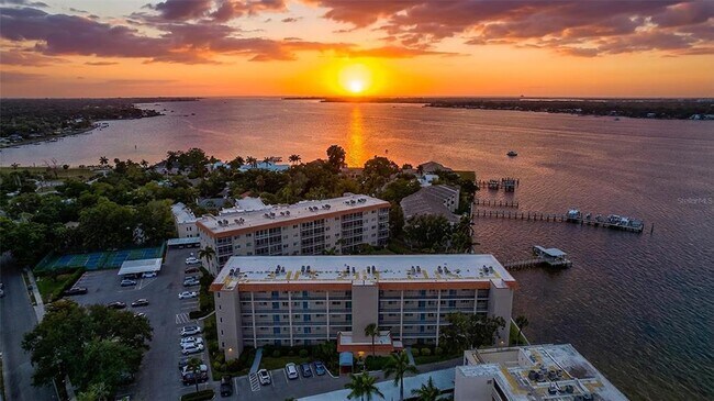 Building Photo - 1600 1st Ave W