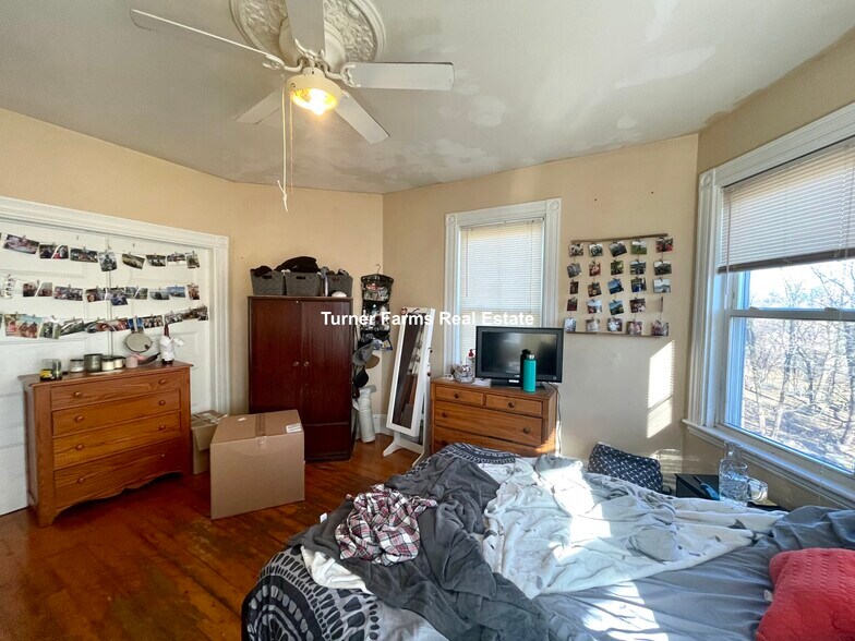 Building Photo - 803 Parker St