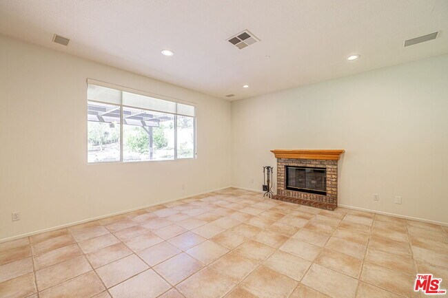 Building Photo - 25755 Hood Way