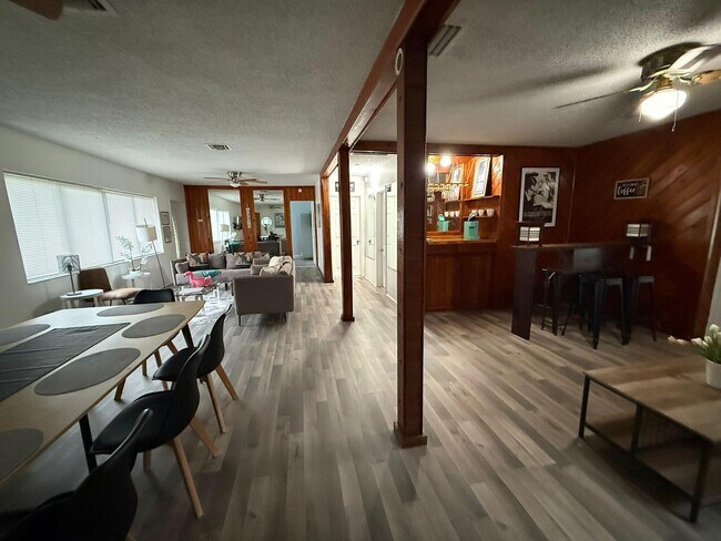 Building Photo - 1298 NE 39th St