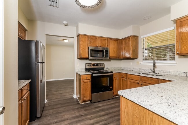 Building Photo - 7307 Park W Dr