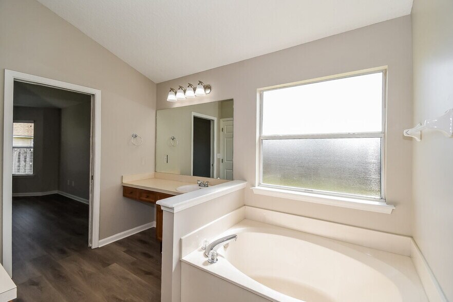 Building Photo - 1311 Yellow Jacket Ct
