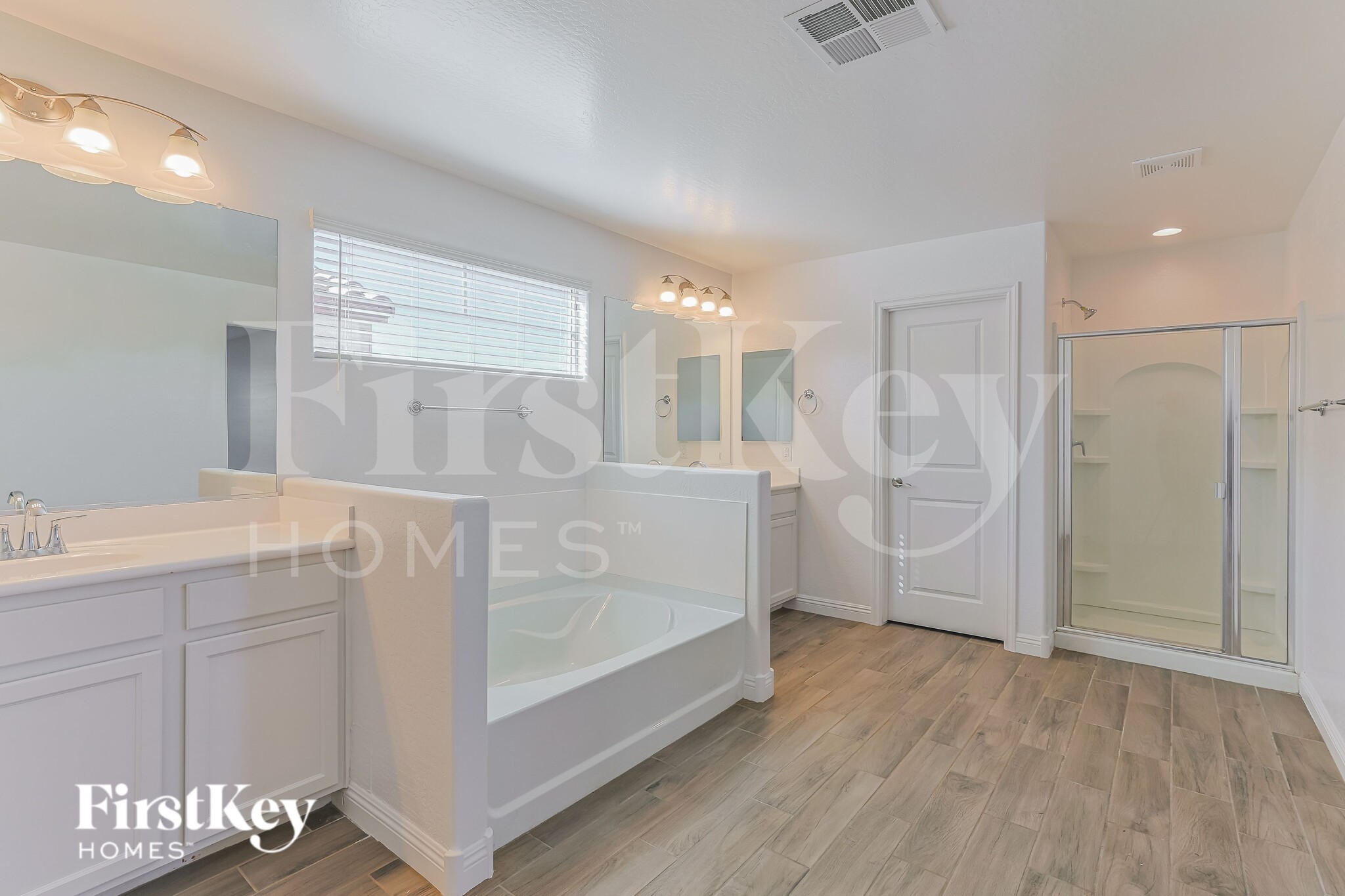 Building Photo - 257 N Sunrise