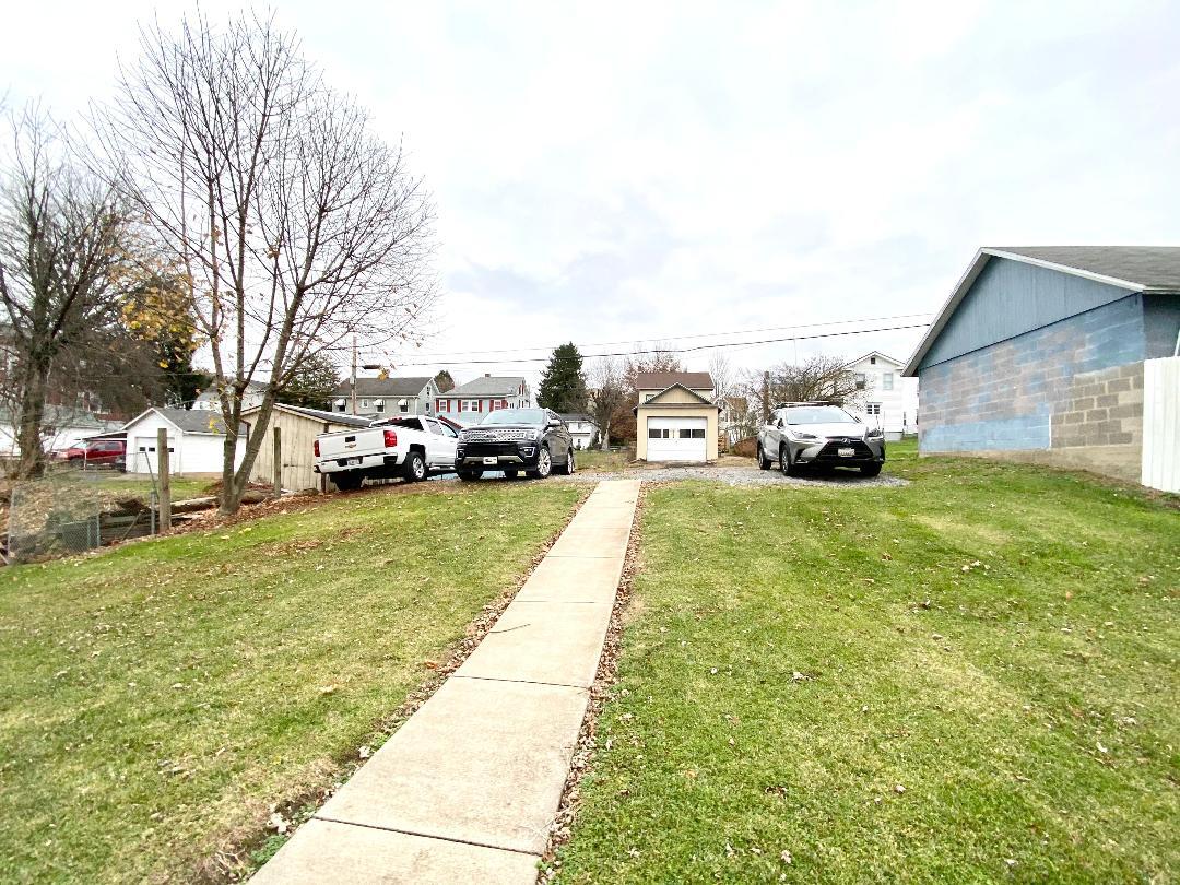 2 off-street parking - 954 Ash St